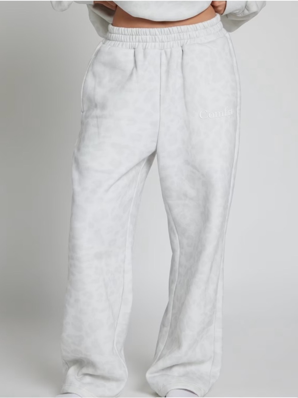 NEW Comfrt Snow Leopard Minimalist Straight Leg Sweatpants Comfi. Unisex size S